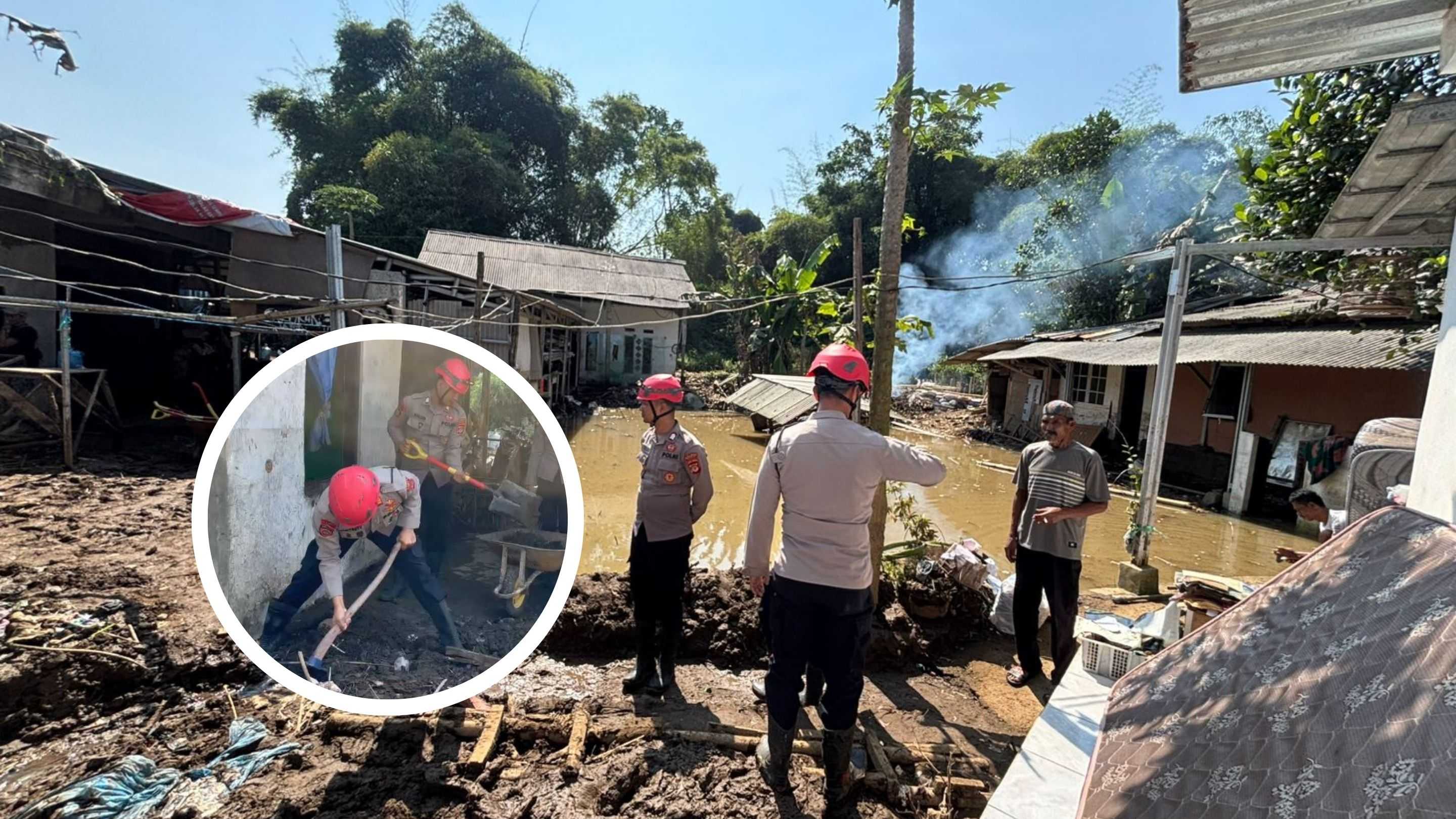 Polres Garut Bantu Warga Bersihkan Sisa Banjir di Karangpawitan